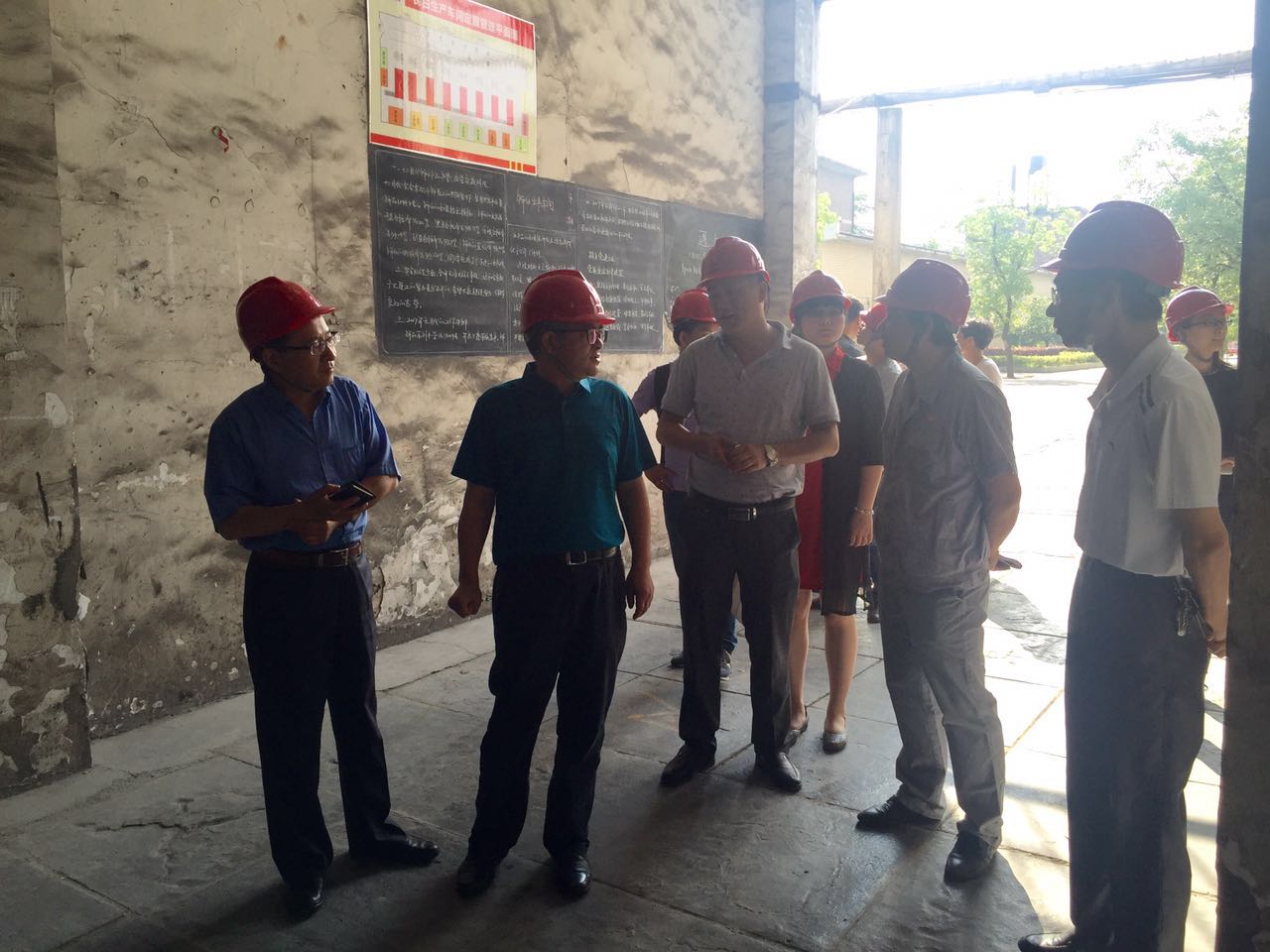 我院課題組赴冷水江市開展《婁底資源型城市轉(zhuǎn)型升級，深化供給側(cè)結(jié)構(gòu)性改革》課題調(diào)研